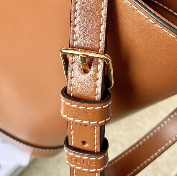 CELINE BUCKET CUIR TRIOMPHE BAG