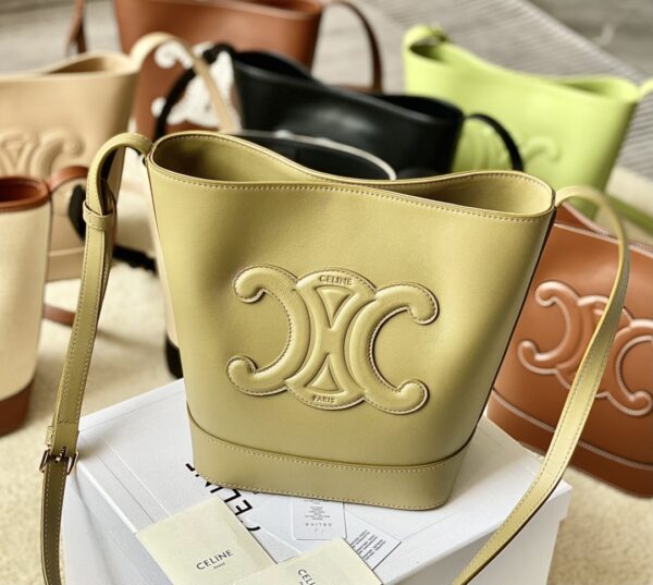 CELINE BUCKET CUIR TRIOMPHE BAG