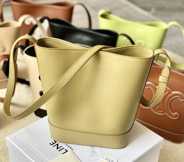 CELINE BUCKET CUIR TRIOMPHE BAG