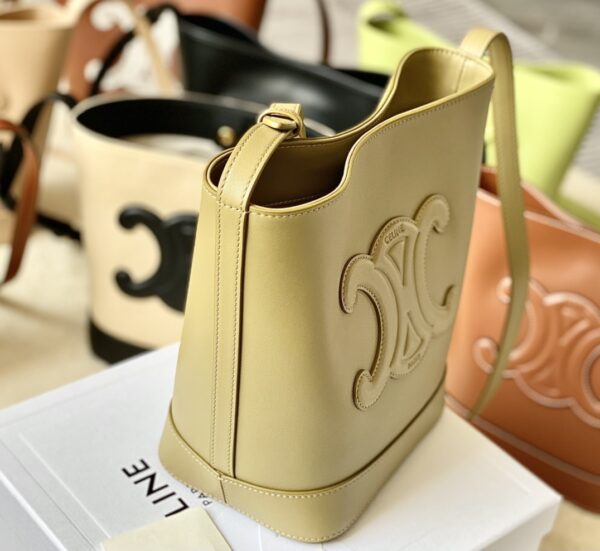 CELINE BUCKET CUIR TRIOMPHE BAG