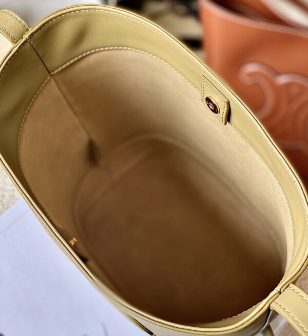 CELINE BUCKET CUIR TRIOMPHE BAG