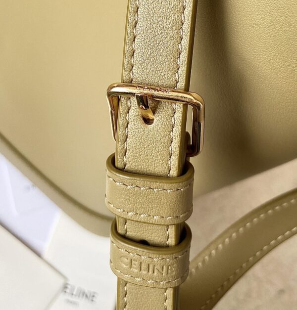 CELINE BUCKET CUIR TRIOMPHE BAG
