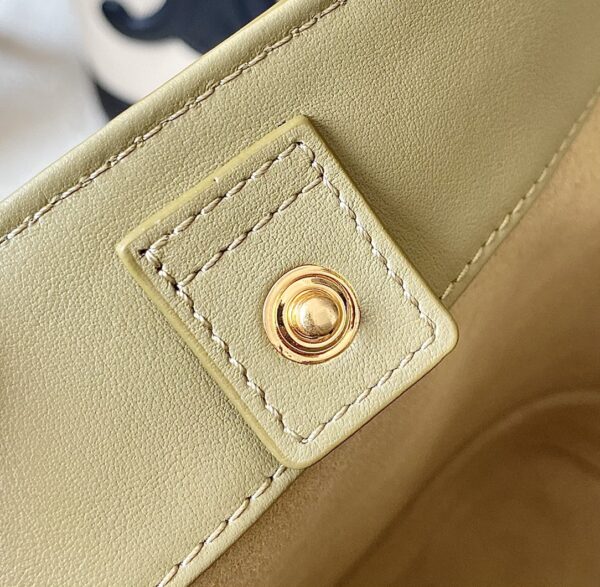 CELINE BUCKET CUIR TRIOMPHE BAG