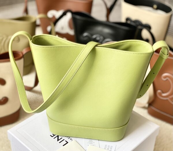 CELINE BUCKET CUIR TRIOMPHE BAG
