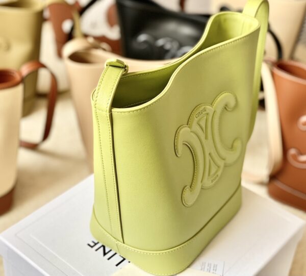 CELINE BUCKET CUIR TRIOMPHE BAG