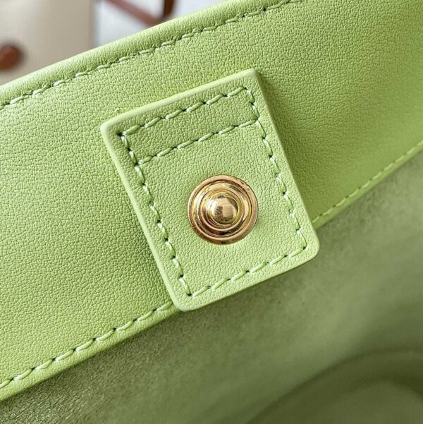 CELINE BUCKET CUIR TRIOMPHE BAG