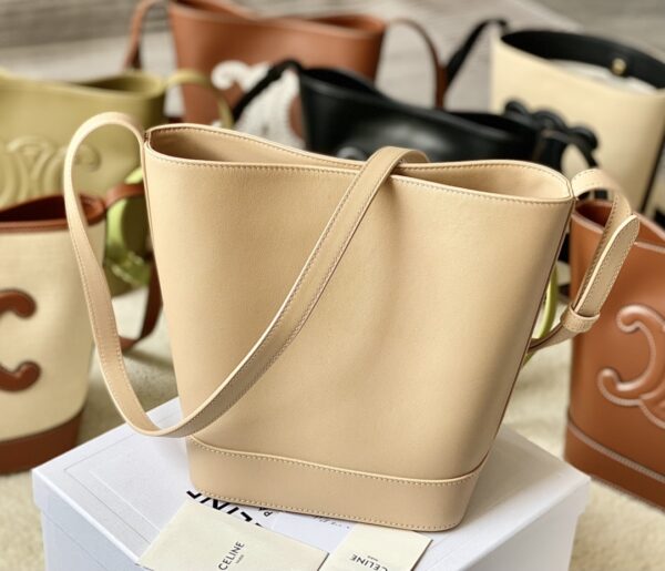 CELINE BUCKET CUIR TRIOMPHE BAG