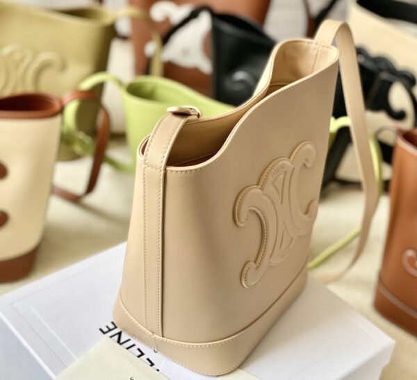 CELINE BUCKET CUIR TRIOMPHE BAG