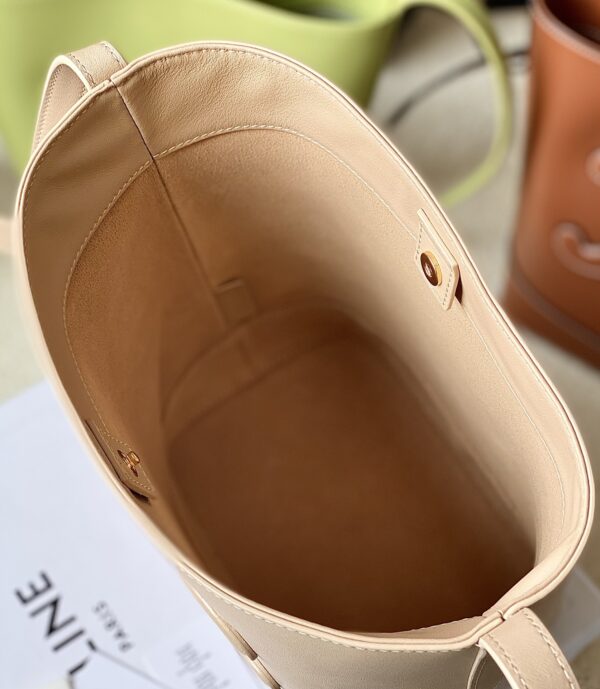 CELINE BUCKET CUIR TRIOMPHE BAG