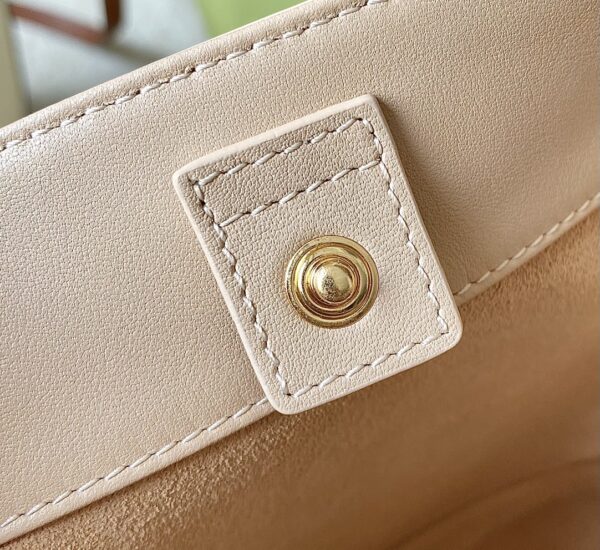 CELINE BUCKET CUIR TRIOMPHE BAG