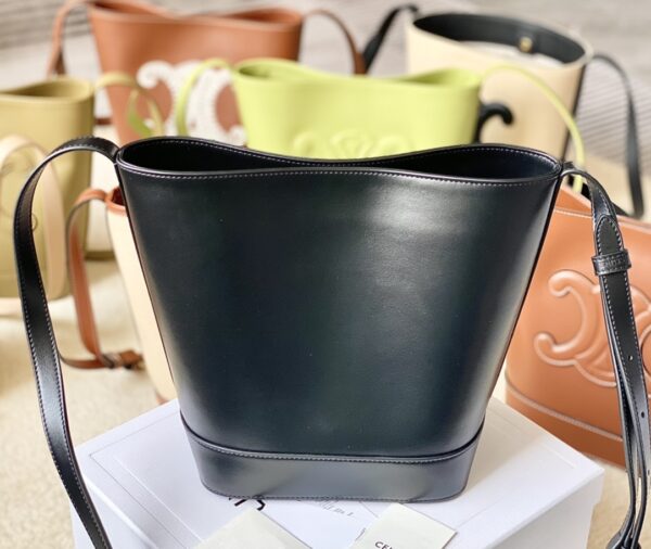 CELINE BUCKET CUIR TRIOMPHE BAG