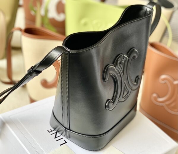 CELINE BUCKET CUIR TRIOMPHE BAG