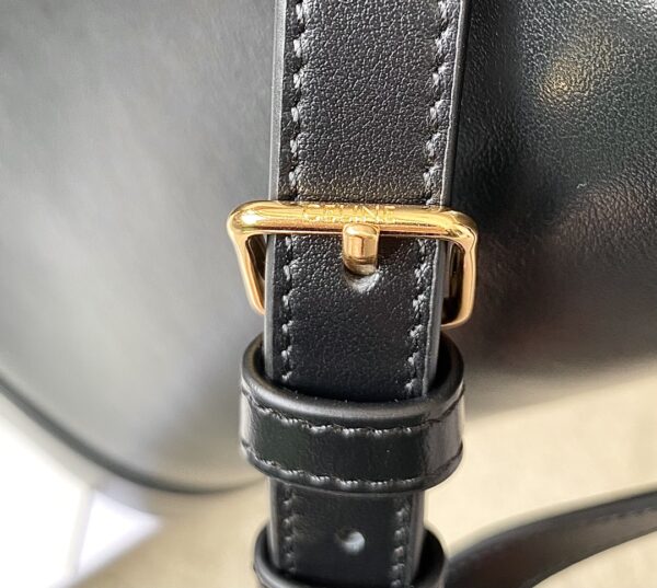CELINE BUCKET CUIR TRIOMPHE BAG
