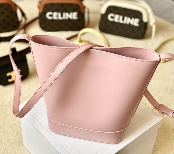 CELINE BUCKET CUIR TRIOMPHE BAG