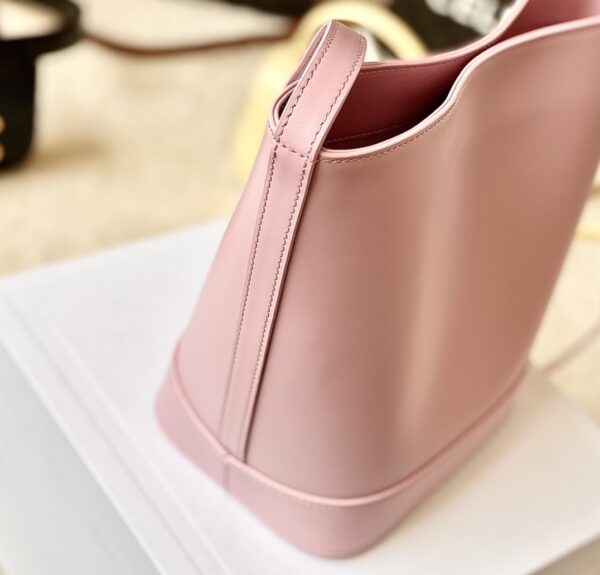 CELINE BUCKET CUIR TRIOMPHE BAG