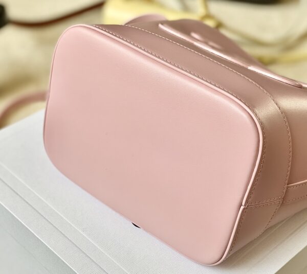 CELINE BUCKET CUIR TRIOMPHE BAG