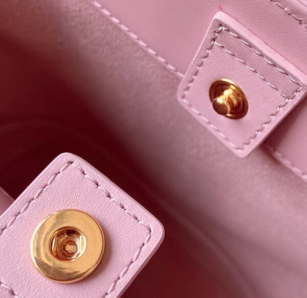CELINE BUCKET CUIR TRIOMPHE BAG