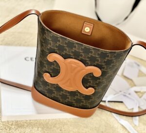 CELINE BUCKET CUIR TRIOMPHE BAG