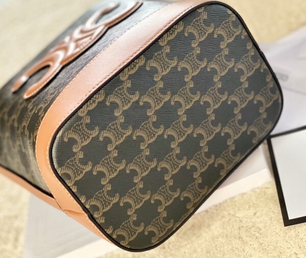 CELINE BUCKET CUIR TRIOMPHE BAG