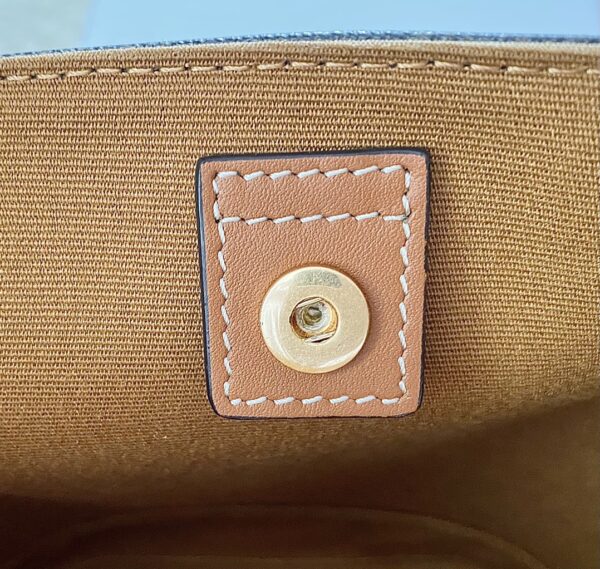 CELINE BUCKET CUIR TRIOMPHE BAG