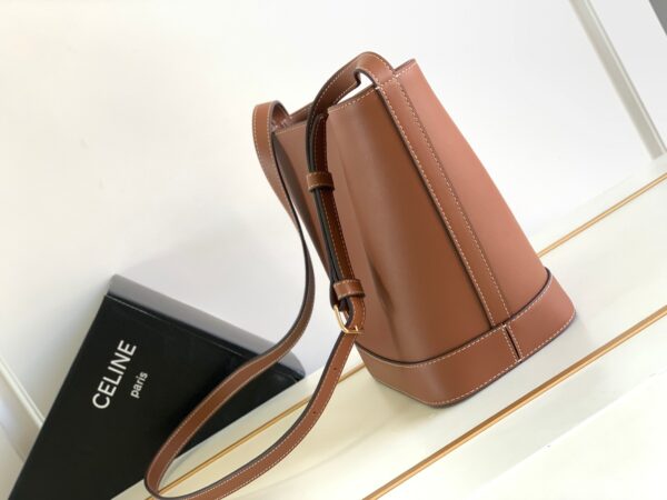 CELINE BUCKET CUIR TRIOMPHE BAG
