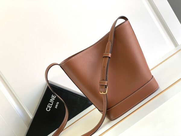 CELINE BUCKET CUIR TRIOMPHE BAG