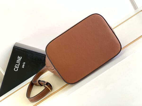 CELINE BUCKET CUIR TRIOMPHE BAG
