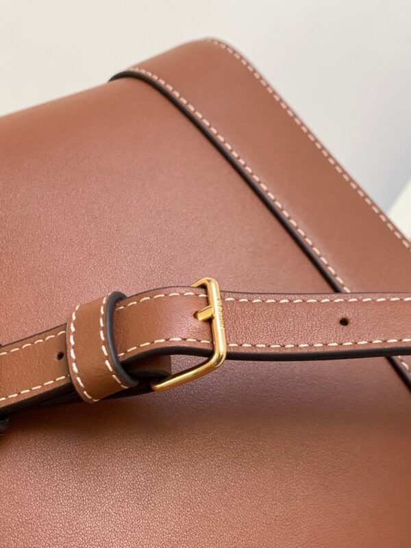 CELINE BUCKET CUIR TRIOMPHE BAG