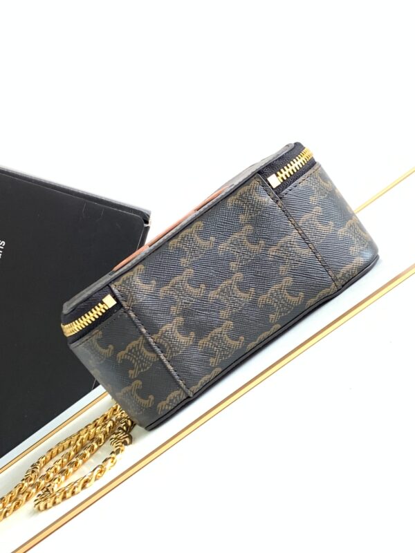 Celine BOX ON CHAIN CUIR TRIOMPHE