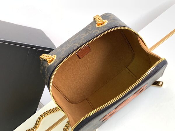 Celine BOX ON CHAIN CUIR TRIOMPHE