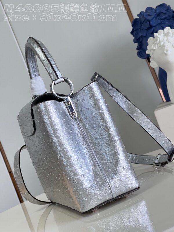 Louis Vuitton Capucines MM Medium  Handbag
