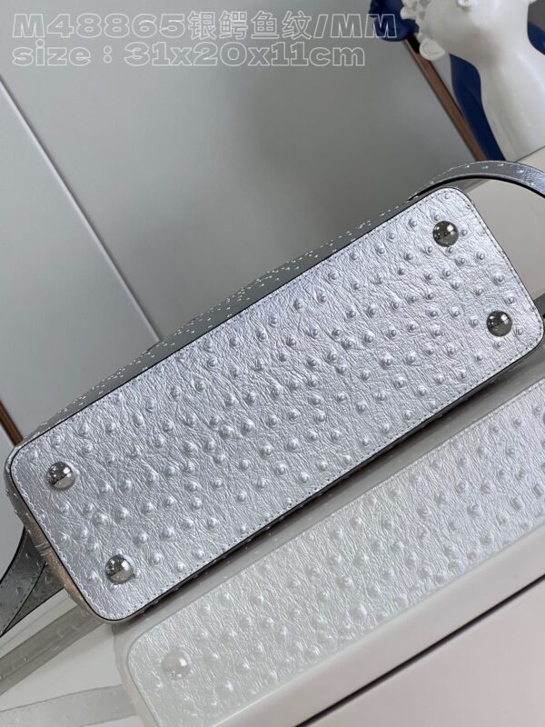 Louis Vuitton Capucines MM Medium  Handbag