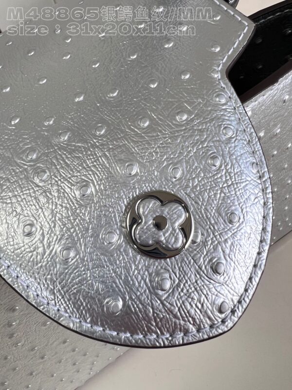 Louis Vuitton Capucines MM Medium  Handbag