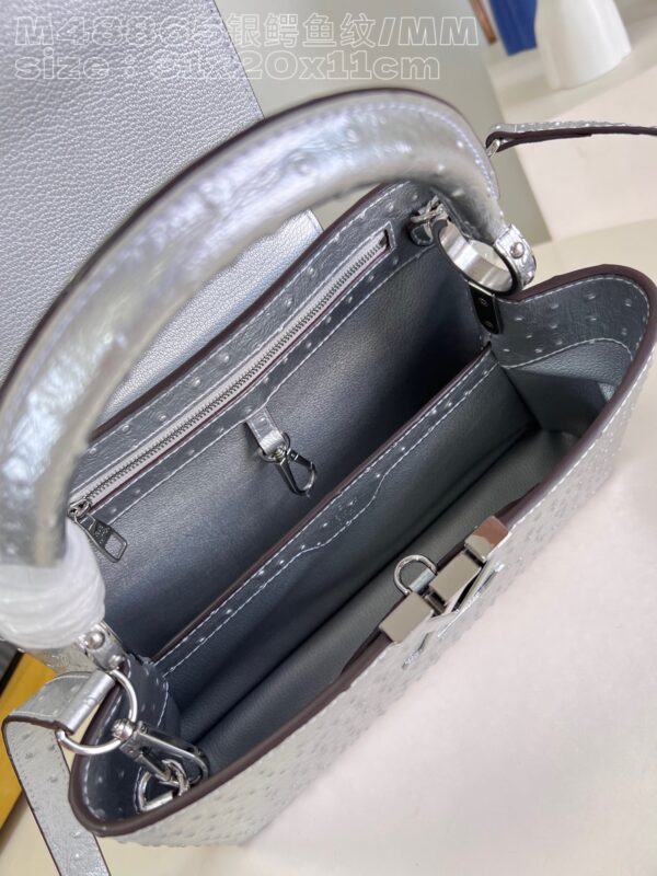 Louis Vuitton Capucines MM Medium  Handbag