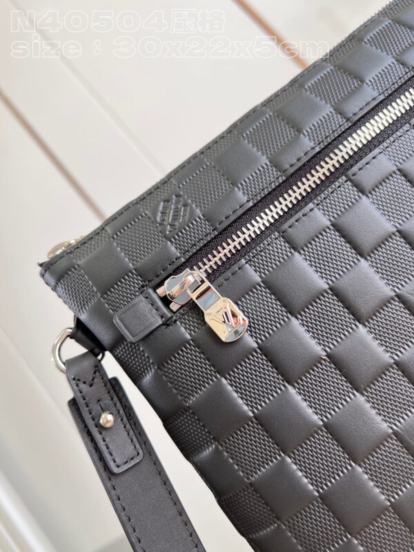 Louis Vuitton Takeoff Pouch