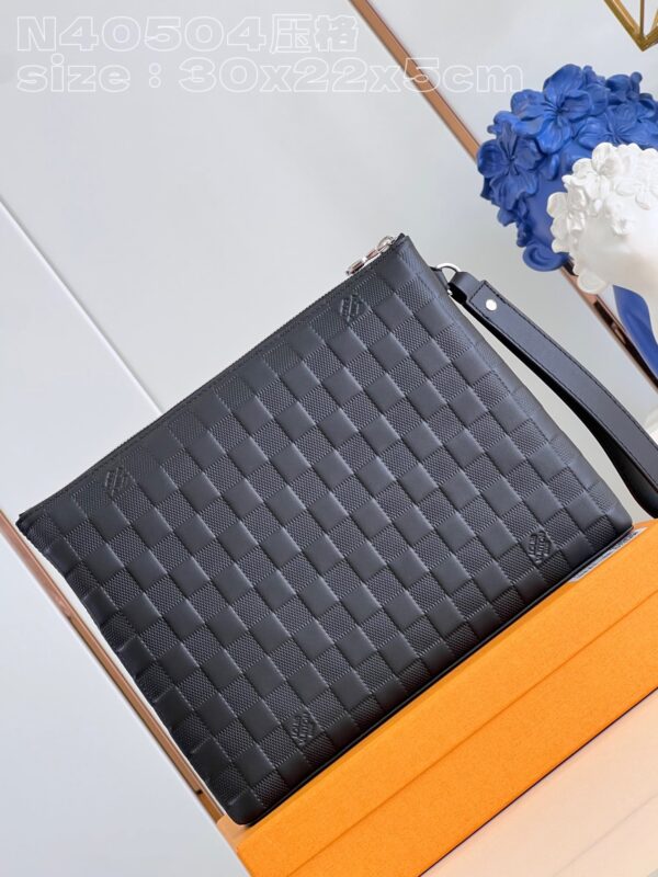 Louis Vuitton Takeoff Pouch