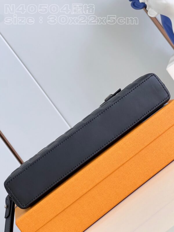 Louis Vuitton Takeoff Pouch