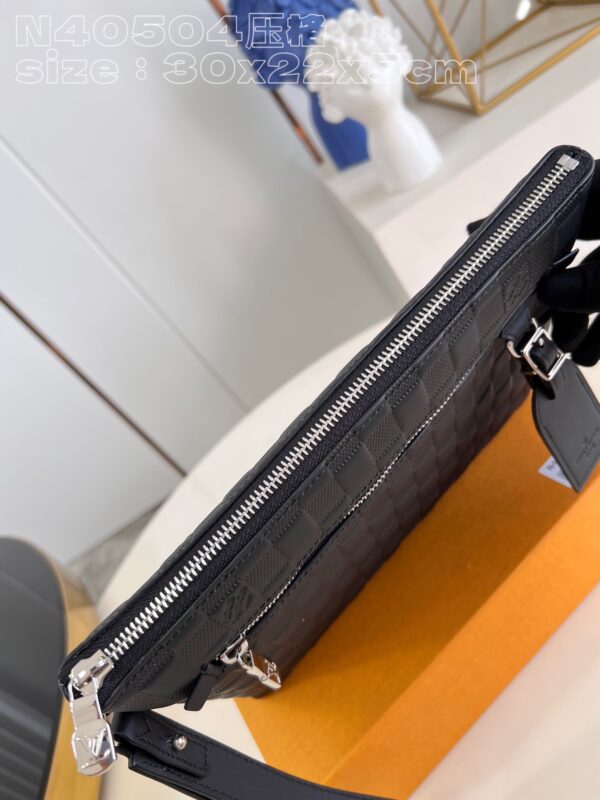 Louis Vuitton Takeoff Pouch