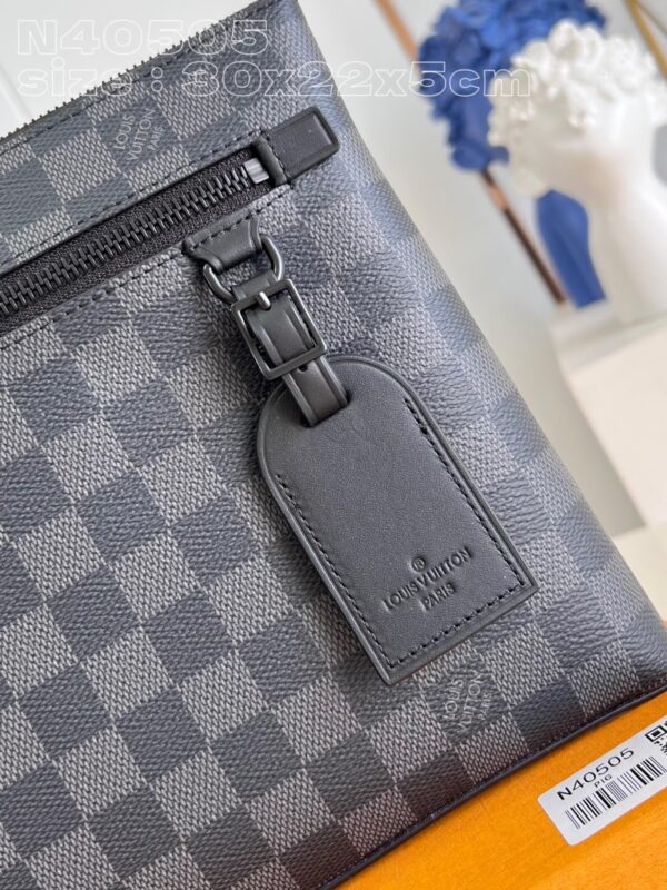 Louis Vuitton Takeoff Pouch