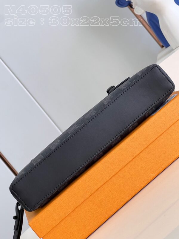 Louis Vuitton Takeoff Pouch