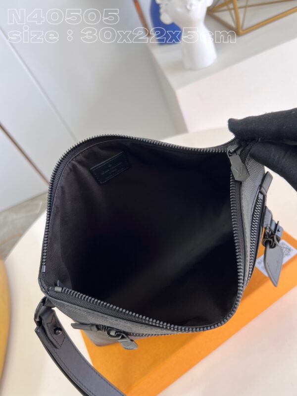 Louis Vuitton Takeoff Pouch