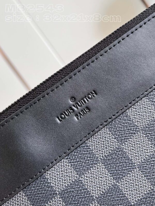 Louis Vuitton Pochette Voyage Souple