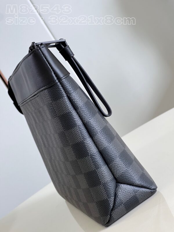 Louis Vuitton Pochette Voyage Souple