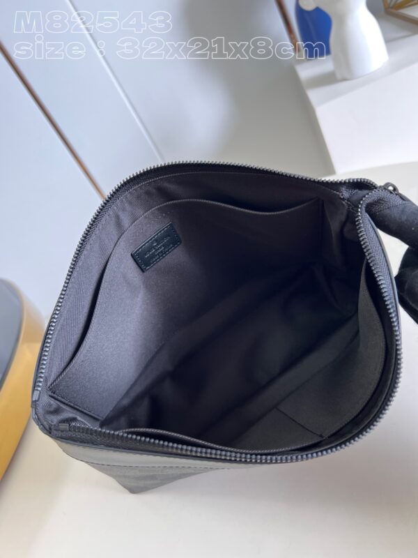 Louis Vuitton Pochette Voyage Souple