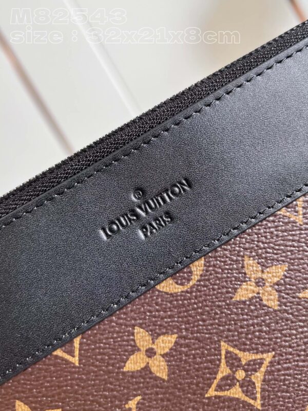 Louis Vuitton Pochette Voyage Souple