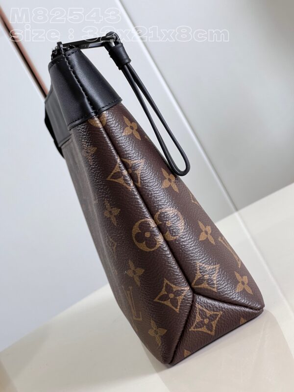 Louis Vuitton Pochette Voyage Souple