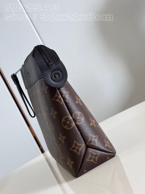 Louis Vuitton Pochette Voyage Souple