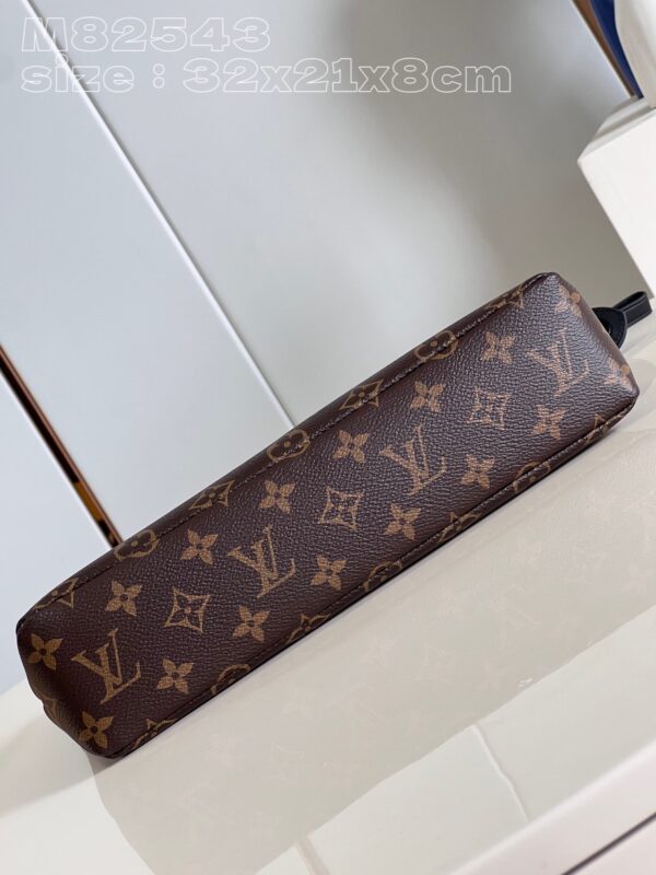Louis Vuitton Pochette Voyage Souple