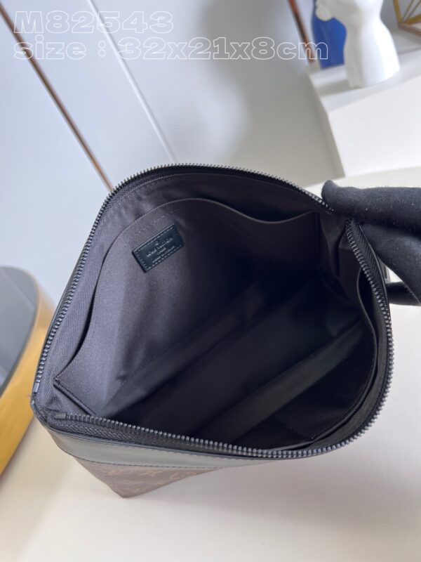 Louis Vuitton Pochette Voyage Souple