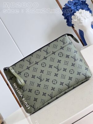 Louis Vuitton Pochette Voyage Souple